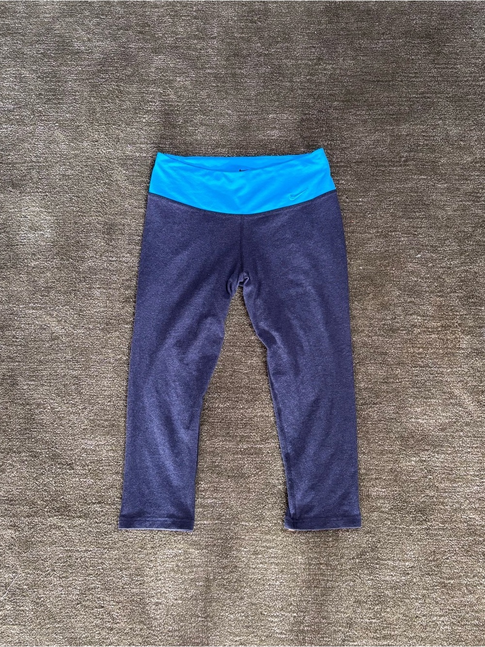 Nike Women Small Blue Waistband Capri Leggings